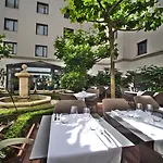 Hotel Mercure Gare Montparnasse Tgv