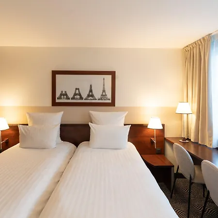 Отель Mercure Gare Montparnasse Tgv