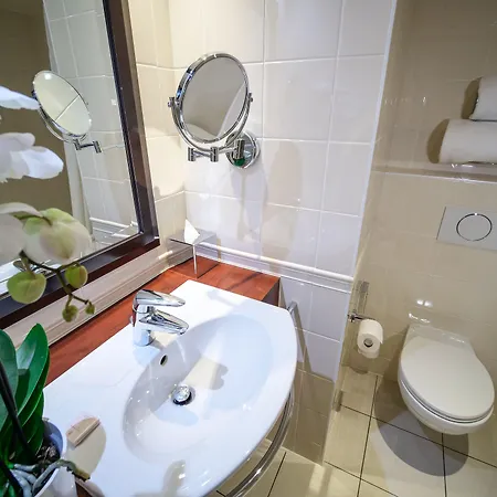 Hotel Mercure Gare Montparnasse Tgv 4*