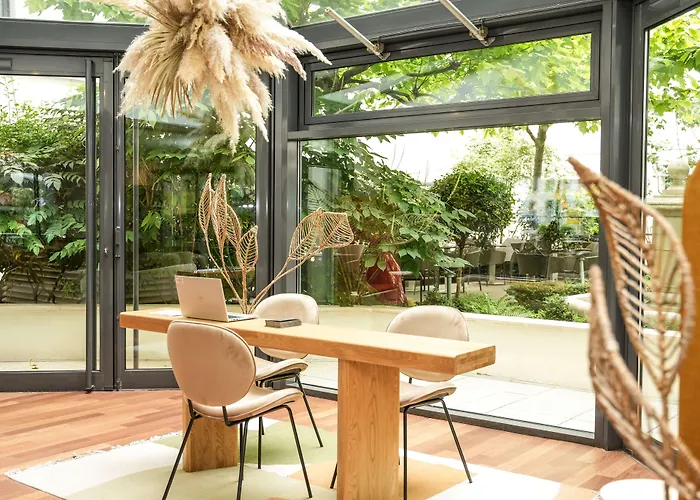 Hotel Mercure Gare Montparnasse Tgv 4*